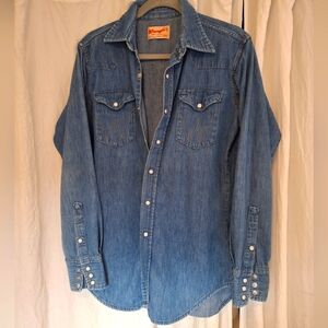 Men's Vintage Wrangler denim long sleeve button-up, Medium Large